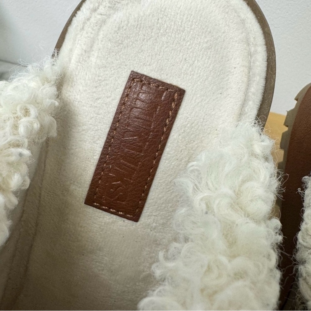 Muk Luks Tapestry Clogs - Size 11 - Picture 4 of 14